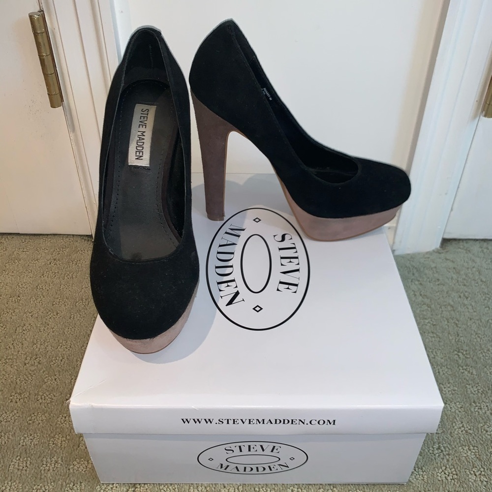 Colorblock Platform Heels - Picture 2 of 3